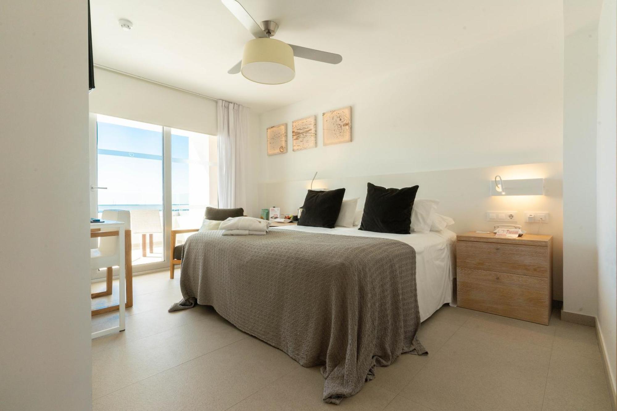 Hotel Cala Saona & Spa Ngoại thất bức ảnh